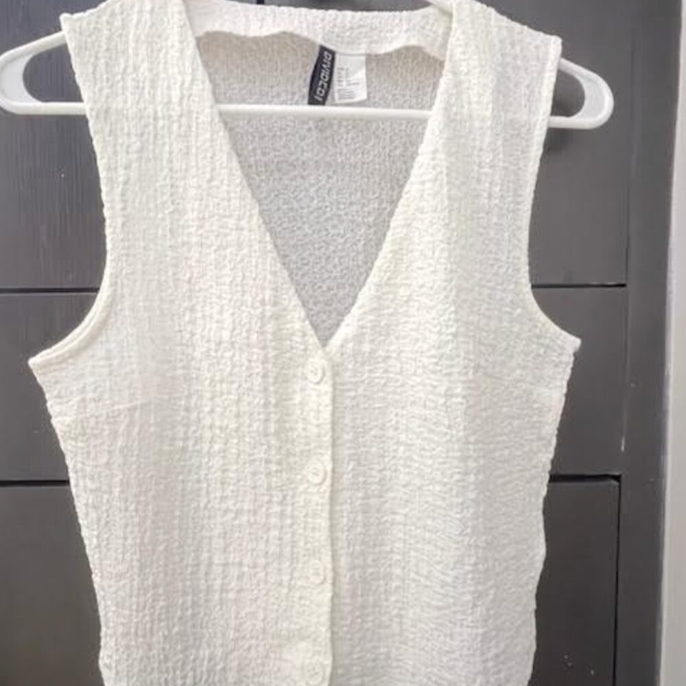 H&M Women's White Vest Small V-neck Top Button Front Textured Crinkle NEW NWOT